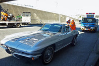 ガス欠によりJAFの救援を受けているところ。（写真＝下野康史＜かばたやすし＞）