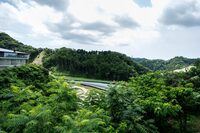 「THE MAGARIGAWA CLUB」は千葉県南房総市に位置する会員制のドライビングコース。秘密の内覧会を催すには、うってつけの場所である。