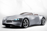 2008年に発表されたコンセプトモデル「ジーナ」。ボディー各所のキャラクターラインや、その付近に浮かび上がる陰影に注目。