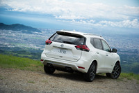 同じオーテックのカスタマイズモデルでも、よりSUVらしさを強調した「エクストリーマーX」に対して、「モード・プレミア」は都会的なテイストを特徴としている。