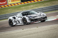 「488ピスタ」は過去のスペシャルモデル「360チャレンジ ストラダーレ」「430スクーデリア」「458スペチアーレ」の後継車と位置づけられている。