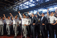 式典は西川社長をはじめ、900人以上の従業員による「がんばろう！」三唱で幕を閉じた。