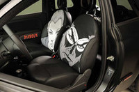 主人公と恋人がプリントされたフロントシート。