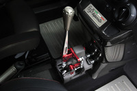 フルスペック仕様の目玉装備・ドグリング5段MT。イタリアのレース用トランスミッションメーカーであるバッチロマーノ製。