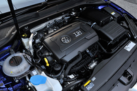 2リッター直4ターボのTSIエンジンは280psと38.7kgmを発生する。