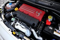 1.4リッター直4ターボエンジンは、公道向けシリーズ最強の180psを発生する。