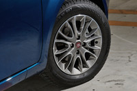 タイヤサイズは「プント エヴォ ダイナミック」と同じ185/65R15。試乗車はコンチ エココンタクト3を装着。