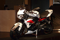 「ストリートトリプルR」
    