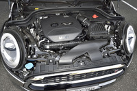 「クーパー」が1.5リッター直3ターボ（136ps）であるのに対し、今回試乗した「クーパーS」には2リッター直4ターボ（192ps）が搭載される。