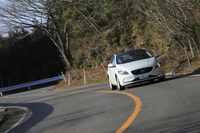 2015年モデルの「V40 T4／T4 SE」は、足まわりのセッティングが、やや快適性を重視したものに変更されている。
    