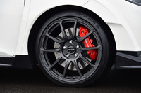 ホンダアクセスの鍛造19インチホイール「MR-R02」。30台分の限定販売で、価格は1本19万4400円。