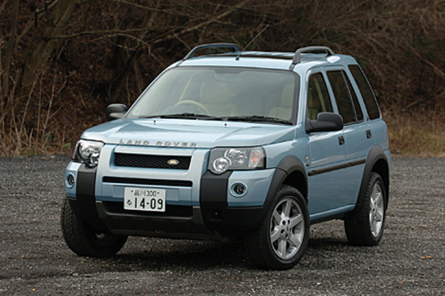 【スペック】全長×全幅×全高＝4380×1810×1770mm/ホイールベース＝2555mm/車重＝1600kg/駆動方式＝4WD/2.5リッターV6DOHC24バルブ(177ps/6250rpm、24.5kgm/4000rpm)/車両本体価格＝383万2500円(テスト車＝同じ)