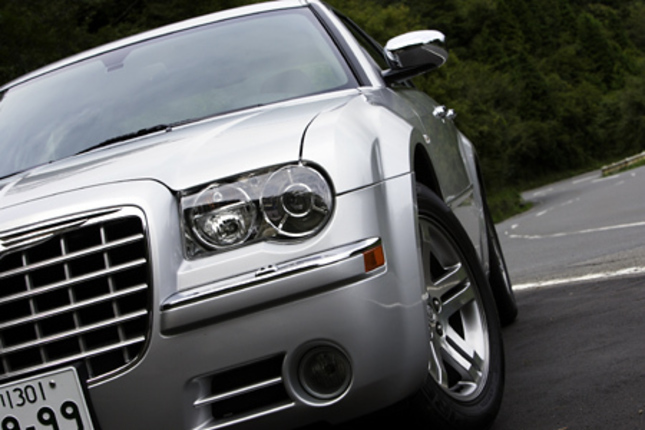 【スペック】全長×全幅×全高＝5020×1890×1490mm／ホイールベース＝3050mm／車重＝1860kg／駆動方式＝FR／5.7リッターV8OHV16バルブ（340ps／5000rpm、53.5mkg／4000rpm）／価格＝598万5000円（テスト車＝同じ）