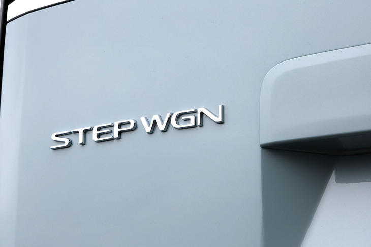 ホンダ・ステップワゴン エアー（リアバッジ）