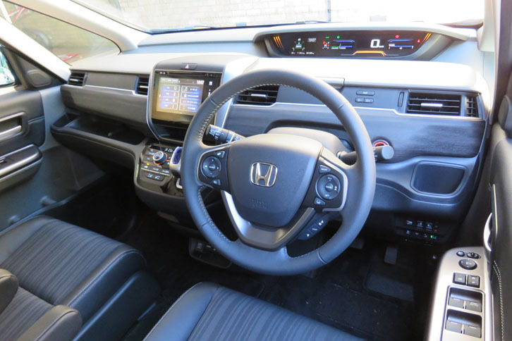 ホンダ・フリードハイブリッドEX（インストゥルメントパネルまわり）