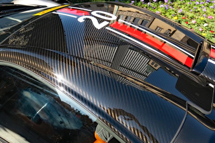 パガーニ・ウアイラ ロードスターBC（カーボン製リトラクタブルルーフ）