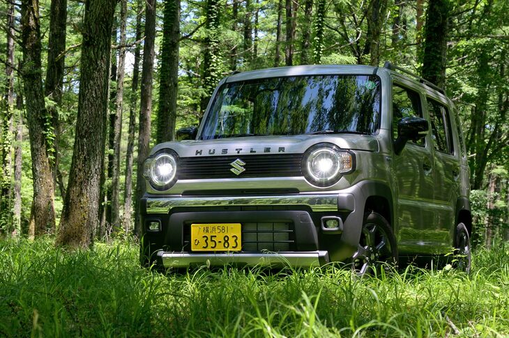 一部改良に合わせて新規設定された「タフワイルド」。専用の内外装やアウトドアレジャーに好適な装備が特徴のモデルで、価格はベースとなる「ハイブリッドX」「ハイブリッドXターボ」のそれぞれ8万8000円高となる。