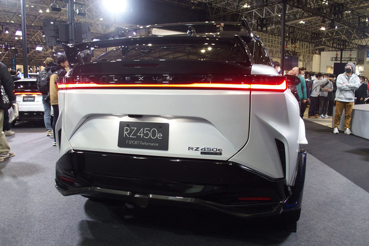 レクサスRZ450e“Fスポーツ パフォーマンス”
