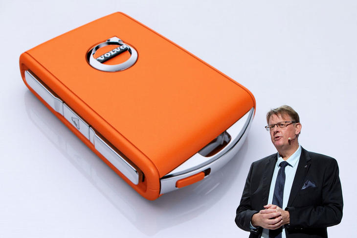 「ボルボ・カーズ・モーメント」で「ケア・キー」について説明する、ヤン・イヴァーソン氏。