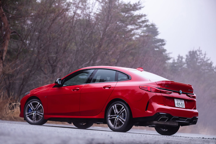 今回試乗した「M235i xDriveグランクーペ」のボディーサイズは全長×全幅×全高＝4540×1800×1430mm、ホイールベース＝2670mm。