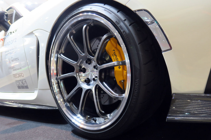 トヨタGR86（「アドバンレーシングRZ-DF2」装着車）