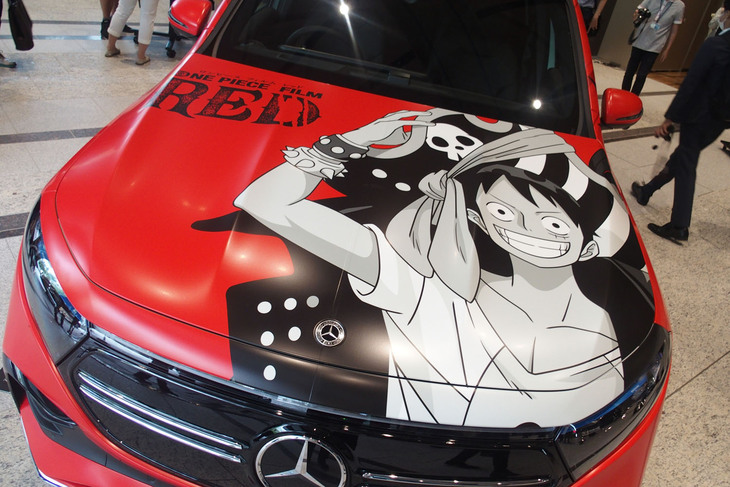 映画『ONE PIECE FILM RED』とのコラボキャンペーンを記念してつくられた「EQB」ラッピングカー。