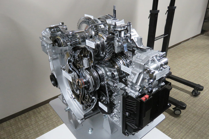 新型CVT「Direct Shift-CVT」のカット模型。