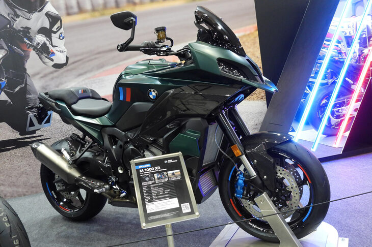 BMW M1000XR