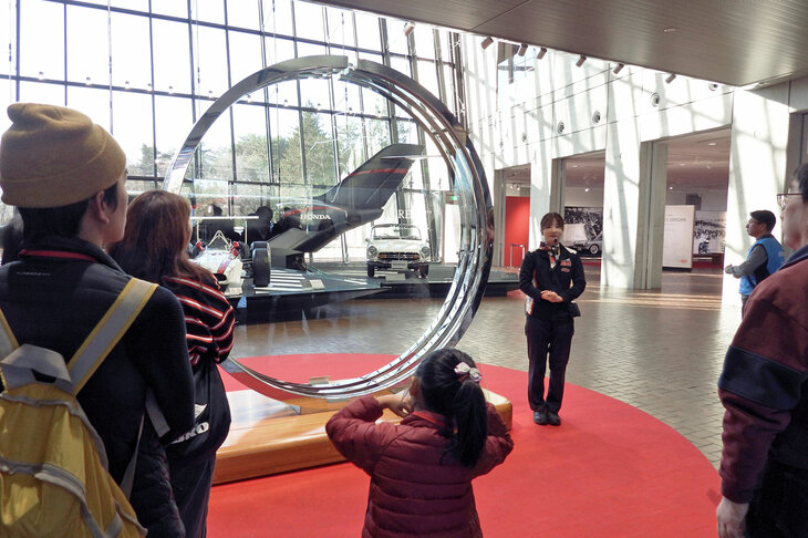 まずはコレクションホールのシンボルである「夢リング」の解説から。このリング、ホンダの創業者である本田宗一郎の最初の製品である、ピストンリングをモチーフにしたものだとか。