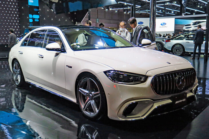 同じブースに展示されていたコンサバな「Sクラス」（AMGモデル）のほうが、やはり“偉そう”に感じられてしまった。