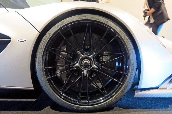 アストンマーティン・ヴァルハラ（タイヤ＆ホイール）