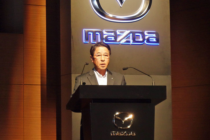 マツダの技術開発長期ビジョン「サステイナブル“Zoom-Zoom”宣言 2030」を発表した小飼雅道社長。