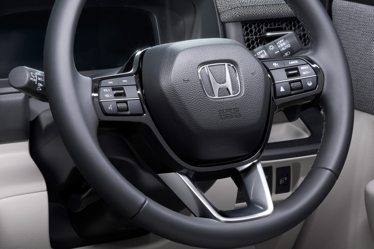 「エアーEX」に採用される本革巻きステアリングホイール。