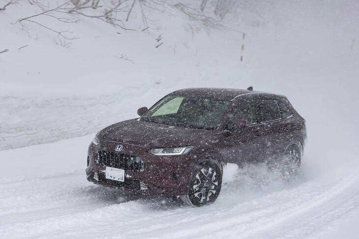 ホンダの「リアルタイムAWD」はハイブリッド車でありながら、後輪をプロペラシャフトを介して駆動する。