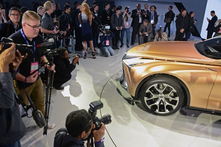 「レクサスLF-1リミットレス」