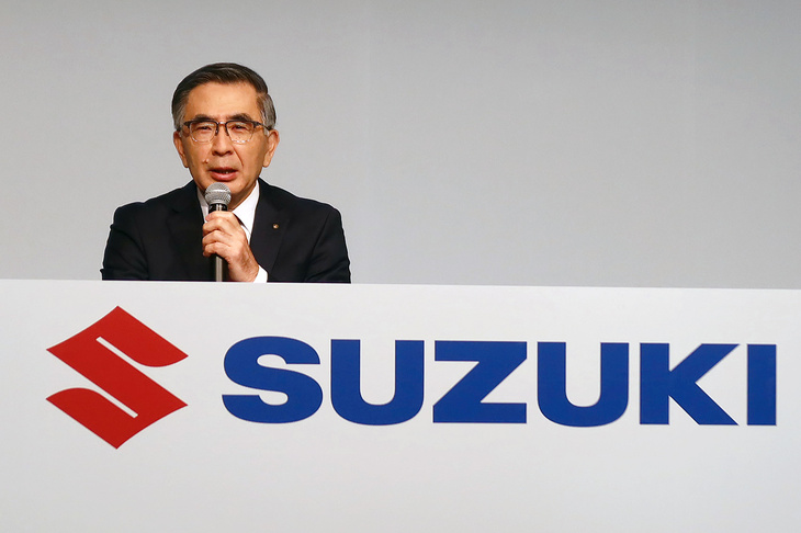 スズキの「新中期経営計画」について説明する、同社の鈴木俊宏社長。