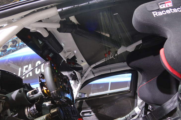 トヨタGR GT3（車内＜天井＞の様子）