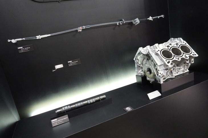 「ホンダヘリテージワークス」の解説展示。