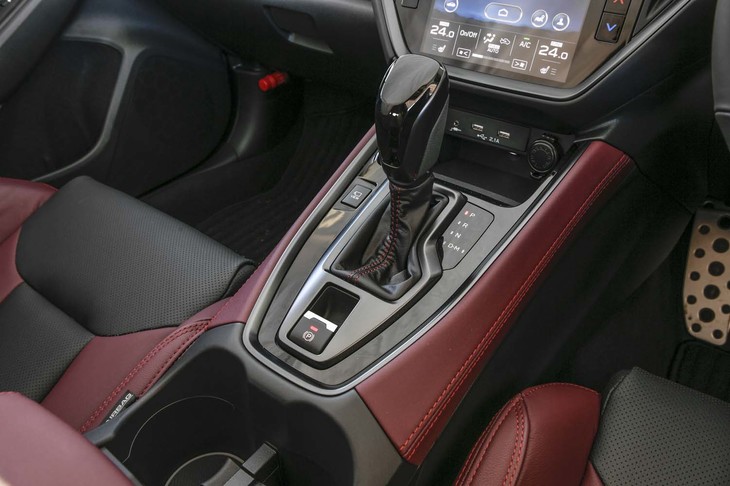 トランスミッションは、8段マニュアル変速モード付きのCVTのみ。DCT並みの変速スピードが可能とされる。