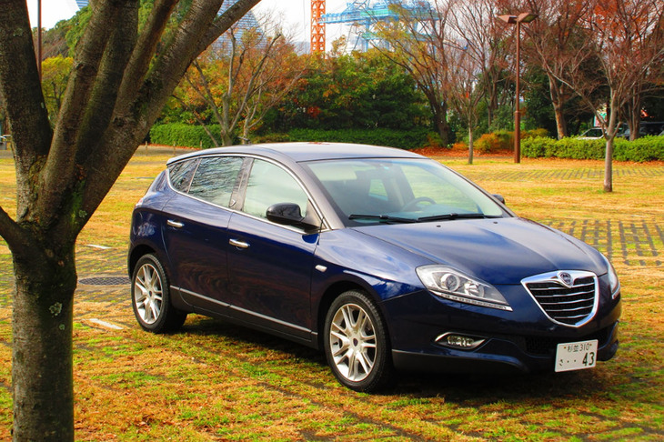 かつての愛車だった欧州のオシャレ牛丼カー「ランチア・デルタ1.6マルチジェット」。1.6リッター直4ディーゼルを搭載しているのも超どストライクで、私はこのデルタを“スーパー節約号”と命名した。