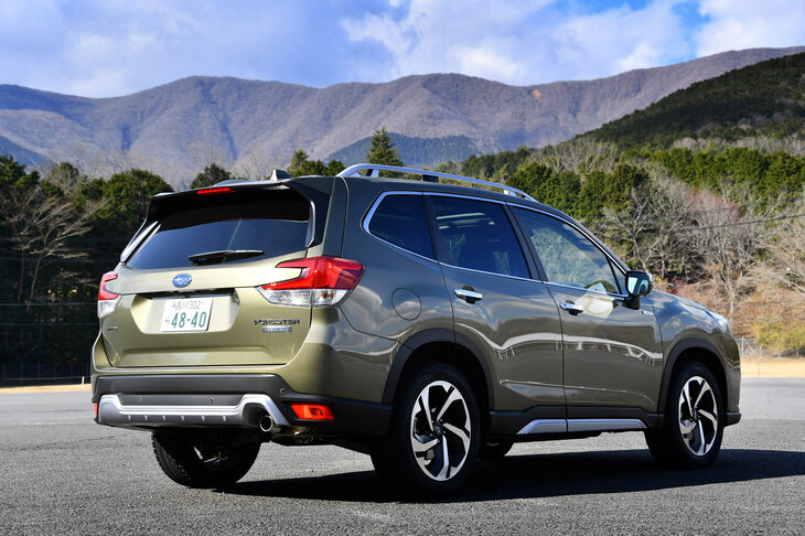 今や、グローバルマーケットにおけるスバルの最量販モデルである、ミドルクラスSUVの「フォレスター」。写真は充実した装備が特徴の「アドバンス」。（写真：田村 弥）