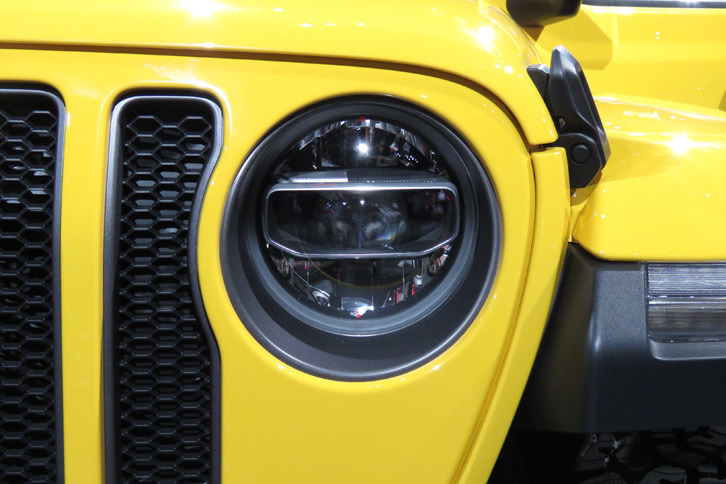 ジープ・ラングラー アンリミテッド ルビコン（ヘッドライト）