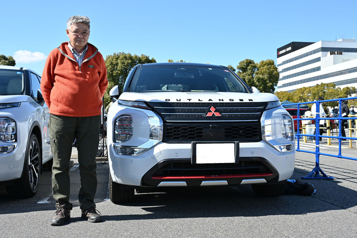 奈良県から参加の原田さんは叔父が三菱ディーラーを経営していた関係から三菱党に。「三菱ジープ」に加えて初代「パジェロ」（5台！）などを乗り継いできたというから筋金入りだ。鮮やかな「飛鳥」ナンバーがすてきだったのだが、お見せできないのが残念。