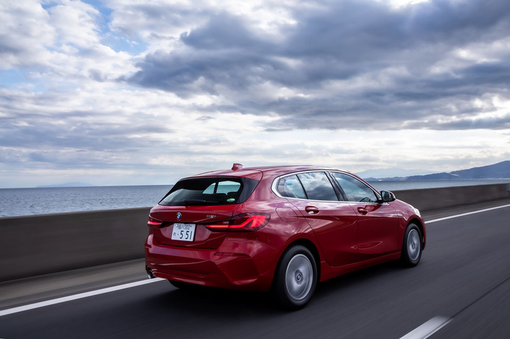 「118iプレイ」の燃費値は、JC08モードで16.8km/リッター、WLTCモードで14.0km/リッターと発表されている。