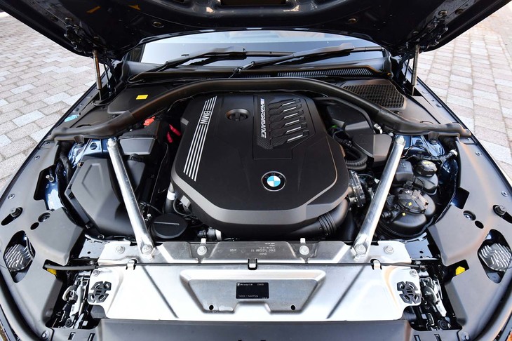 ターボで過給される“ストレート6”エンジンの最高出力は387PS。最大トルク500N・mは1800rpmという低回転域から5000rpmの間で発生する。