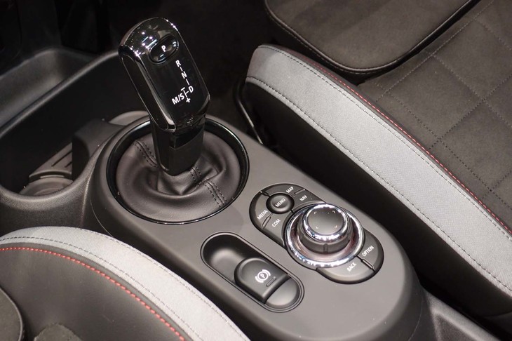 MINIジョンクーパーワークス コンバーチブル（シフトレバー周辺部）