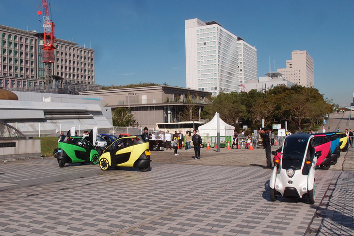 有明エリアと青海エリアとを結ぶ「オープンロード」では多種多様なモビリティーに試乗できた。
