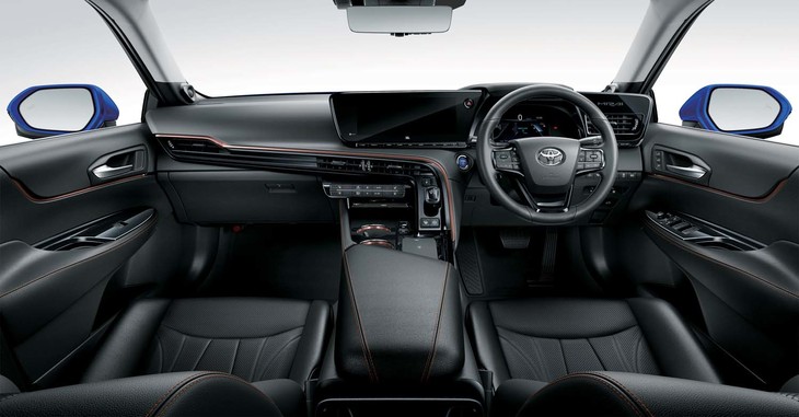 有機的な曲線を描くインストゥルメントパネル。内装においてもエモーショナルな造形が意識されている。