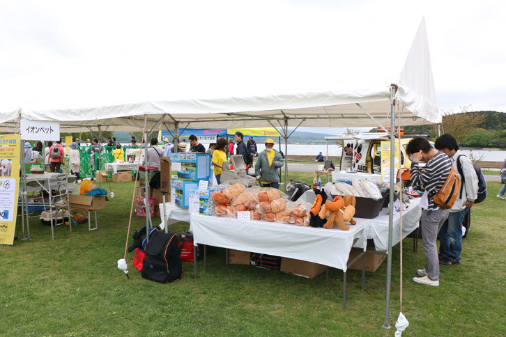 愛犬家の「カングー」オーナー向けに、今年はさまざまなペット用品メーカーのブースが設けられた。