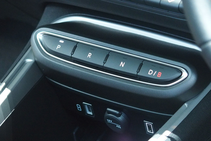 ジープ・アベンジャー ローンチエディション（シフトセレクター）